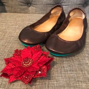 Size 8 raspberry truffle tieks